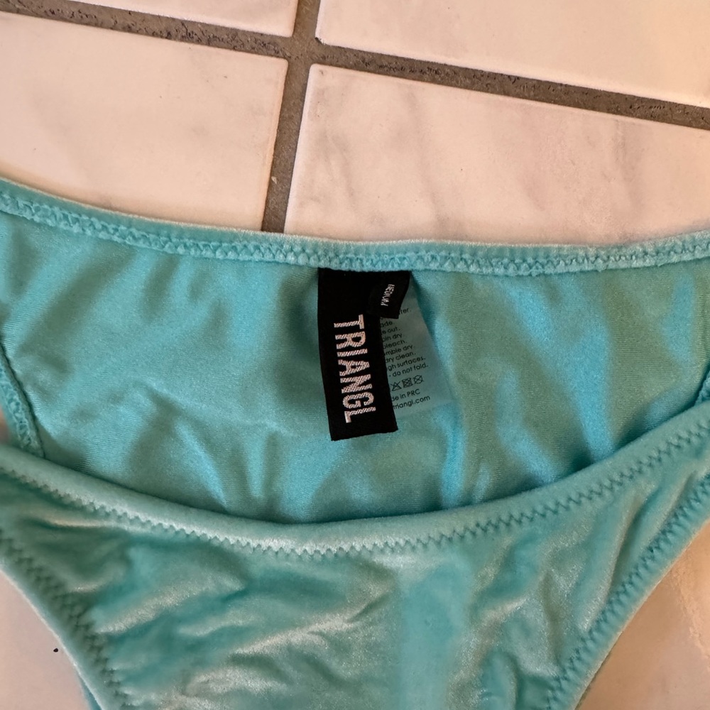 Triangle bikini - Picture 3 of 4